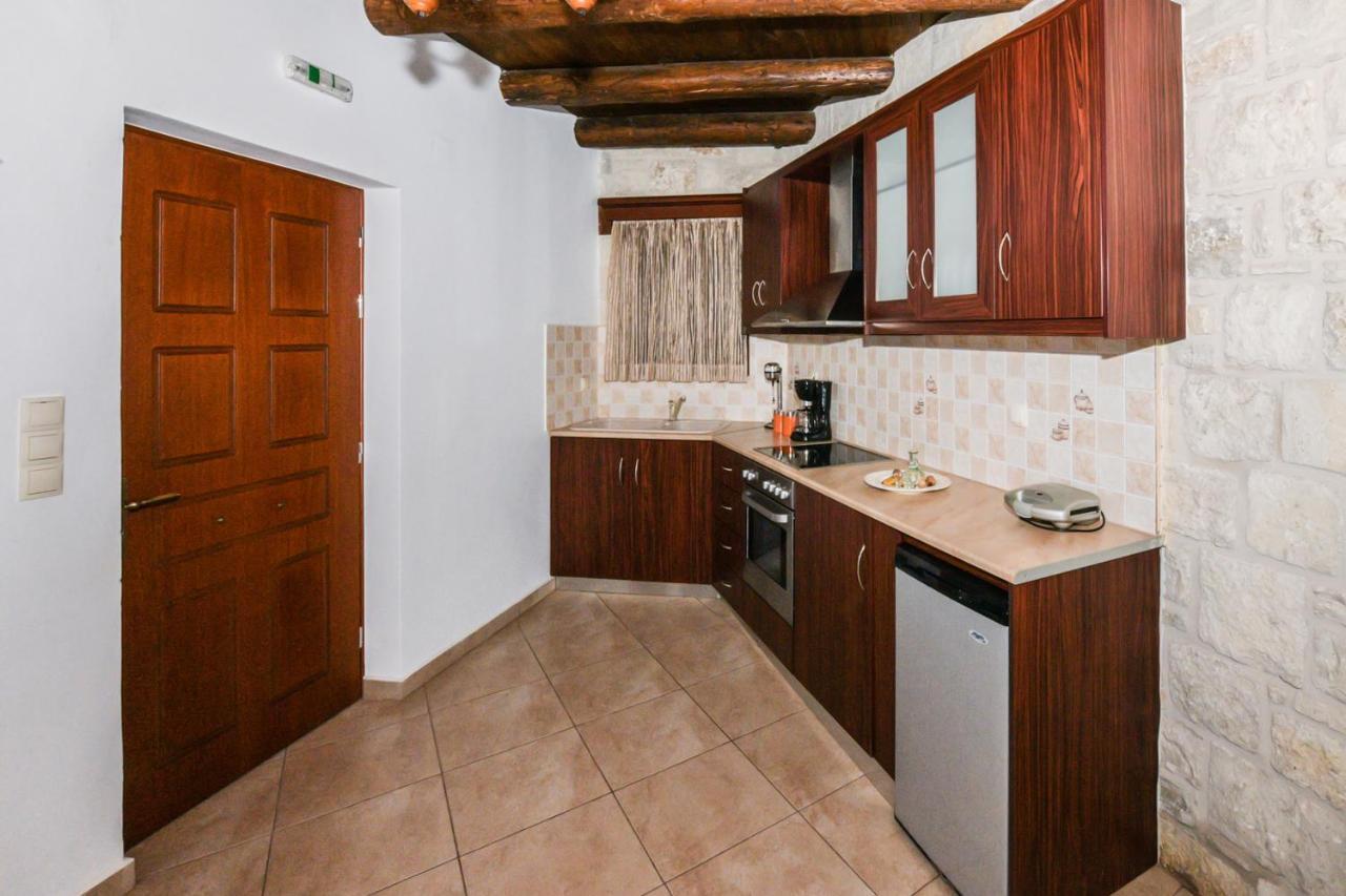 Ariadni Apartments Sfinarion Exterior photo